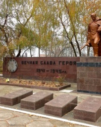 Братская могила на территории шпалозавода (г.Новомосковск)