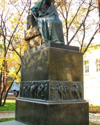 Памятник Н.В.Гоголю на Никитском бульваре в г.Москве