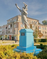 Скульптура "В борьбе за мир" в г.Днепродзержинске