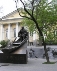 Памятник М.А.Шолохову на Гоголевском бул. в г.Москве