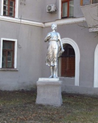 Памятник советской библиотекарше, г. Харьков