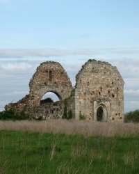 Руины костёла Иоанна Крестителя (1117 г.), с. Мужиево