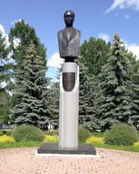 Памятник советскому конструктору Б.И.Шавырину в г.Коломне 