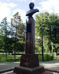 Памятник дважды Герою Советского Союза В.А.Зайцеву в г. Коломне