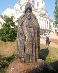 Памятник преподобному Нилу в Нило-Столбенской пустыни у д. Светлица