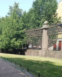 Ограда Воронихинского сквера в г.Санкт-Петербурге