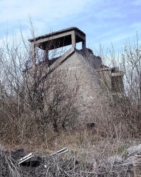 Развалины венствола шахты № 13-бис на окраине г. Макеевки