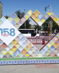 Памятный знак к дню рождения г.Элисты
