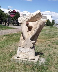 Скульптура «Гамбит» в г. Элисте