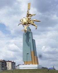 Памятник «Золотой всадник» в г.Элисте