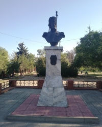 Памятник М.И.Платову в г. Каменске-Шактинском