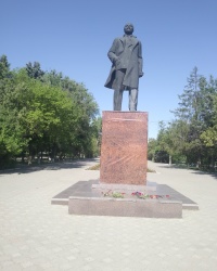 Памятник В.И.Ленину на площади Труда в г. Каменске-Шахтинском