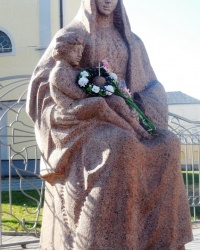 Скульптура Богоматери с Младенцем в г.Мукачево