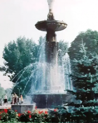 Фонтаны-близнецы у ДК имени А.М.Горького в г,Стаханове