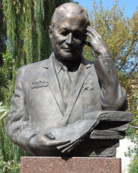 Памятник В.Н.Челомею в г.Киеве