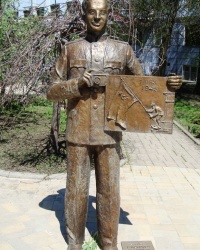 Памятник Е.А.Халдею в г.Донецке