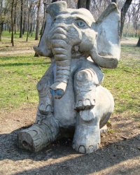 Скульптуры зверей в парке им.А.М.Горького в г.Донецке