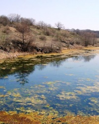 Карьерный водоем в окрестностях г.Зугрэса 