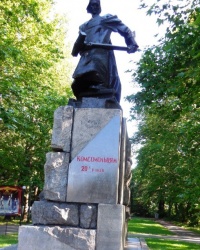 Памятник комсомольцам 20-х годов