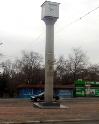 Часы на площади Победы в г.Мариуполе