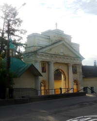Главные врата Богородичного Успенского монастыря в г.Тихвине