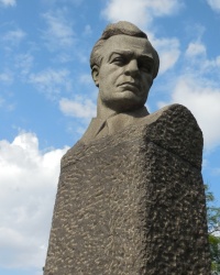 Памятник М.П.Кирпоносу в г.Киеве