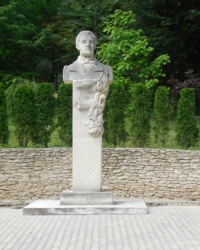Памятник В.Г. Бессеру в Кременце