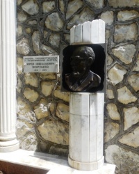 Памятник Ю.Н.Воронову в Сухуме (Абхазия)