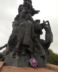 Памятник советским гражданам расстрелянным в Бабьем Яру