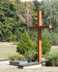 Крест в память расстрелянных членов ОУН в г.Киеве