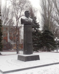 Бюст Г.Т.Берегового в г.Енакиево