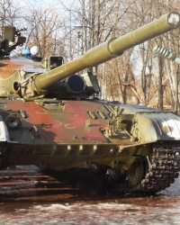 Площадка с военной техникой в киевском парке «Победа»