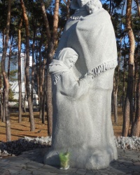 Памятник Матери-Вдове в киевском парке «Победа»