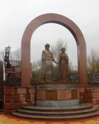 Скульптура Петра и Февронии в г.Донецке