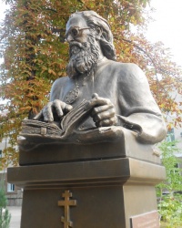 Памятник святителю Луке (В.Ф.Войно-Ясинецкому) в г.Донецке