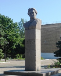 Памятник С.М.Кирову в г.Кировское