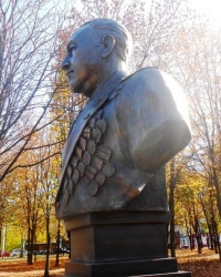 Памятник С.С.Бирюзову в г.Донецке