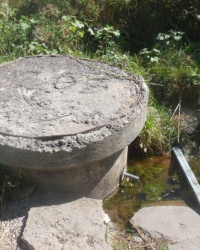 Родник у Пантелеймоновского водоема (г. Горловка)