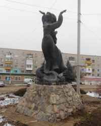 Женская скульптура в г.Изюме