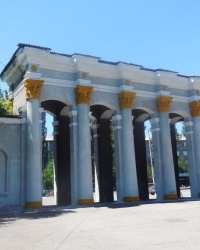 Колоннада парка имени Н.А.Вознесенского в г.Енакиево