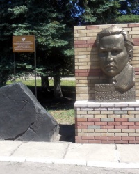 Памятник Н.А.Вознесенскому в г.Енакиево