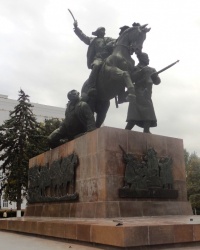 Памятник освободителям от белогвардейских банд в г.Ростове-на-Дону