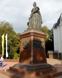 Памятник императрице Елизавете Петровне в г.Ростовые-на-Дону