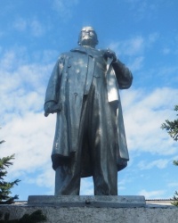 Памятник В.И.Ленину возле дворца культуры шахтоуправления имени С.М.Кирова в г.Макеевке