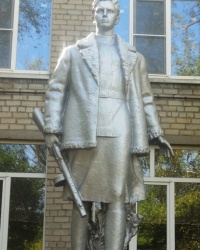 Памятник Зое Космодемьянской в пос.Зуевке