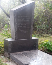 Памятник на месте расстрела коммунаров возле пос.Нижняя Крынка