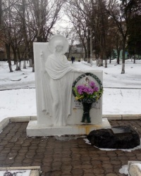 Памятник Пресвятой Богородице в г. Горловка