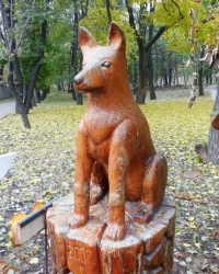 Деревянные скульптуры в ботаническом саду г.Донецка