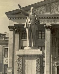 Уничтоженный памятник В.И.Ленина в г.Горловке