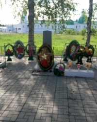 Братская могила советских воинов у деревни Старая Слобода